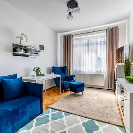 The Indigo In Heart Of Town - Location!